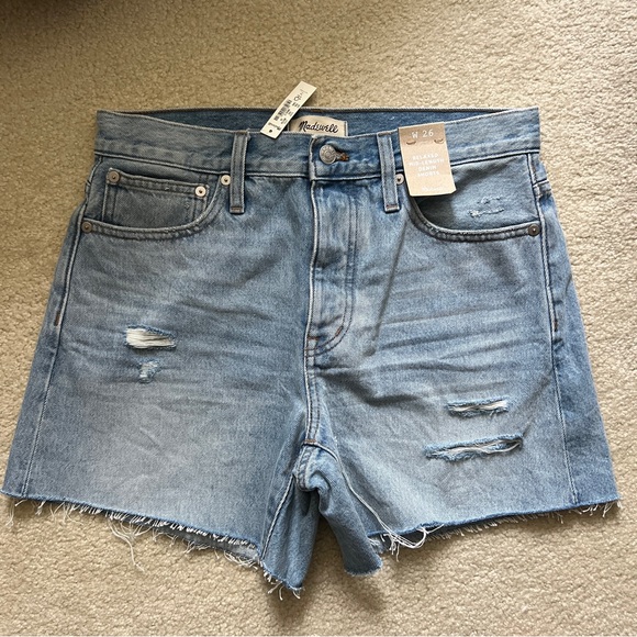 Madewell Relaxed Mid-Length Denim Shorts in Selton Wash: Ripped Edition - Picture 9 of 9